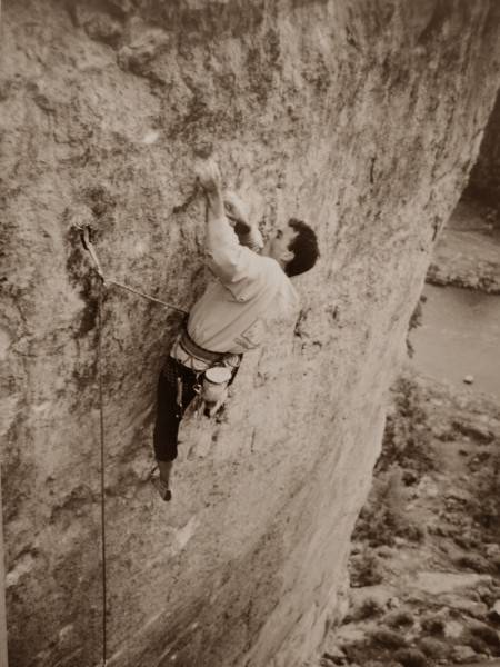 Hallo Maddin,  here it is!  Nach langem Suchen endlich gefunden :-):  J. B. Tribout klettert hier im Herbst 1986 in Smith Rock mein